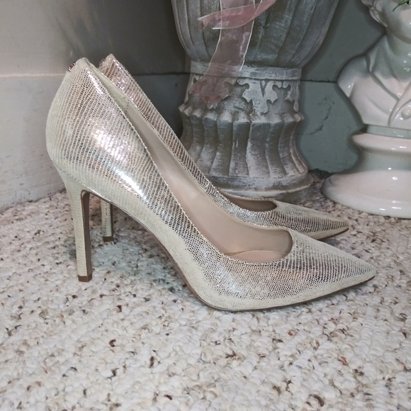 Sam Edelman Hazel Sexy Shimmery Gold, Lizard Printed Pointed Toe Leather Pumps - Picture 6 of 6